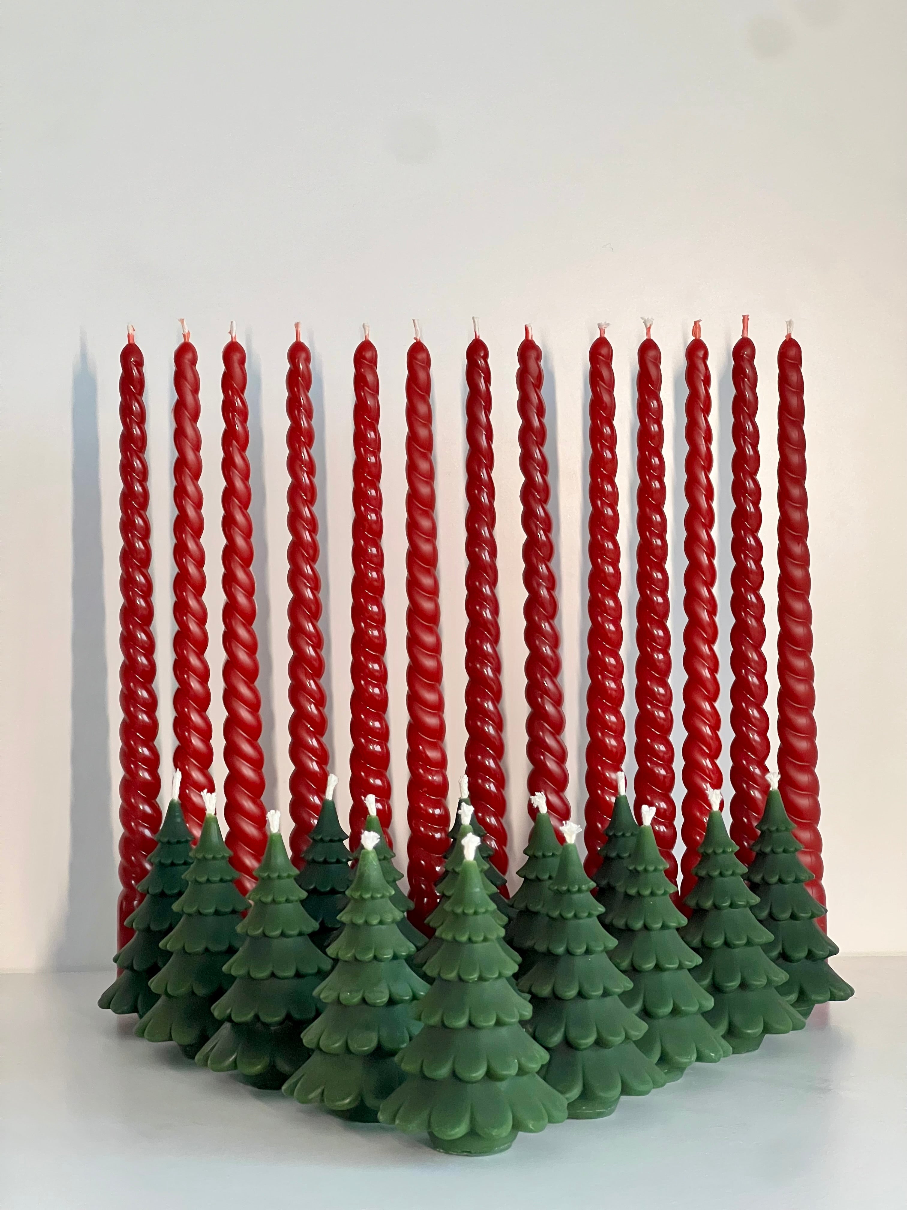 Beeswax Candle ROM – Red – Hand-poured – For Living Rooms & Decoration – Set of 4
