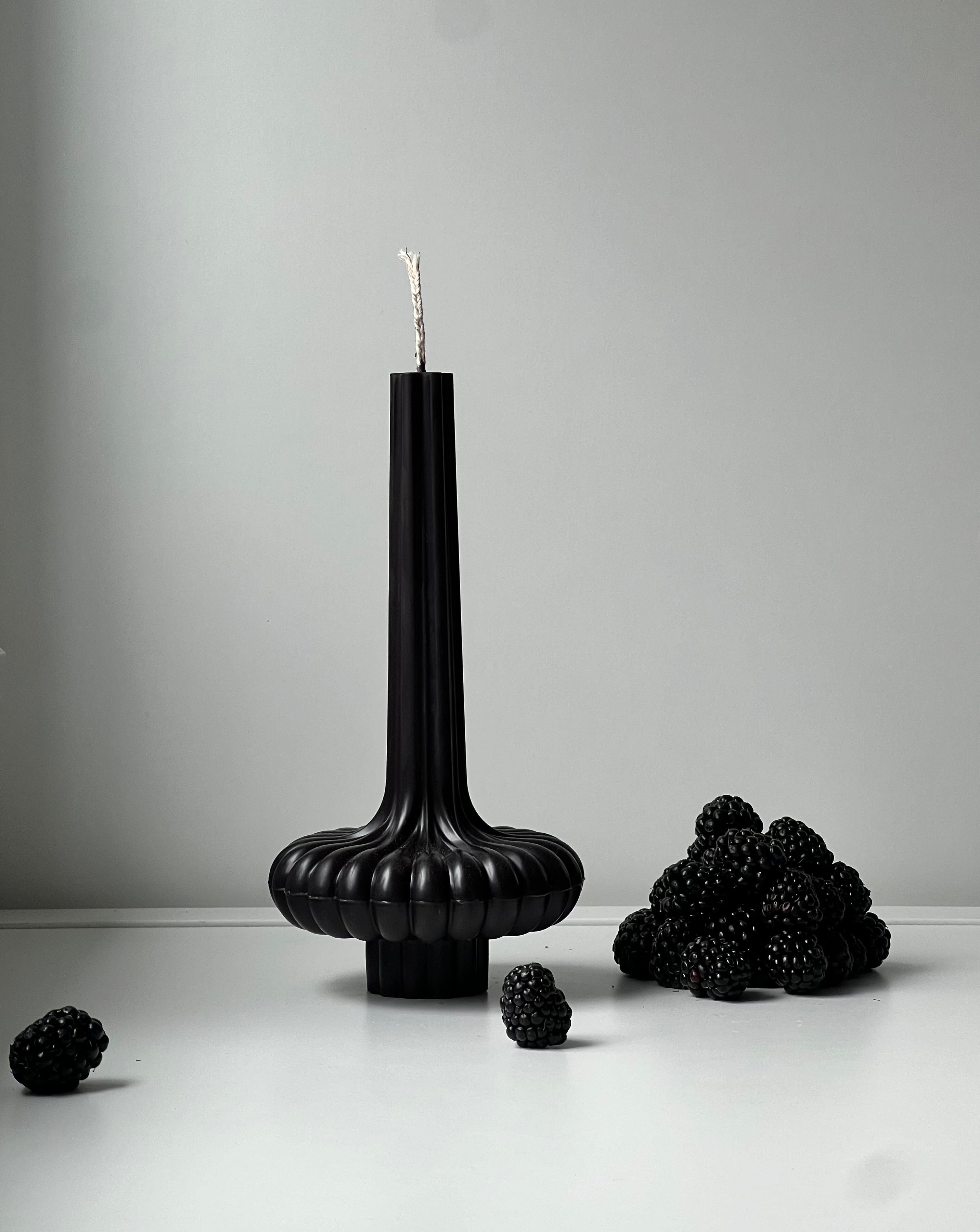 Beeswax candle PARIS – Black – Hand-poured – For living rooms & decoration – 2 sizes