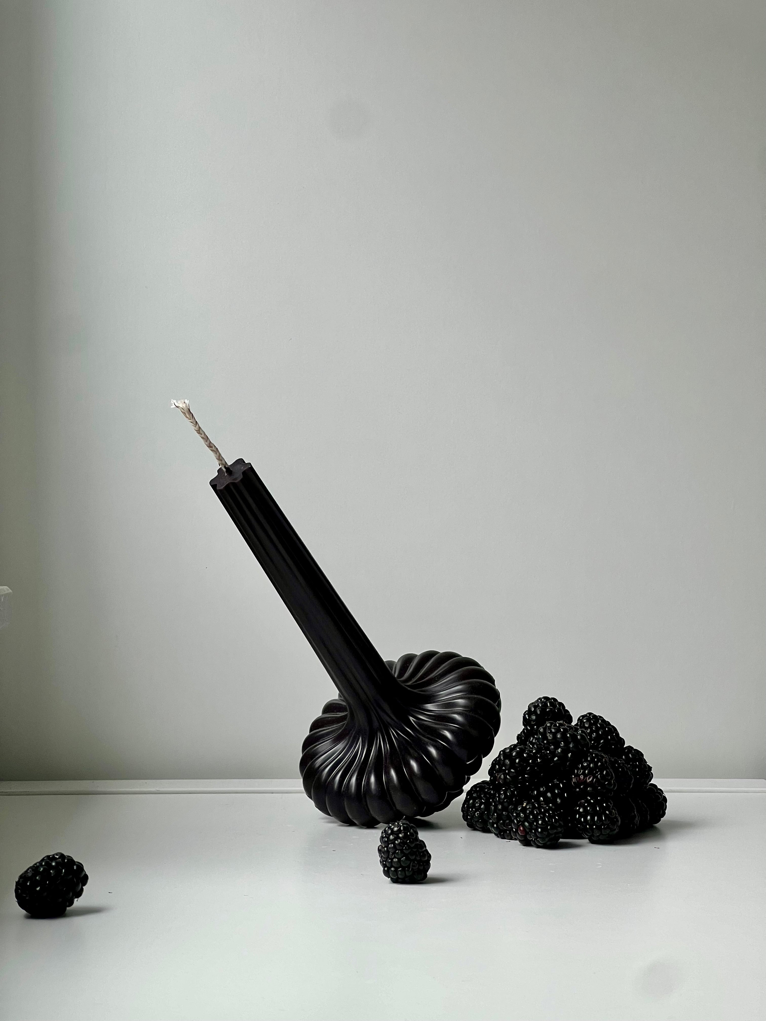 Beeswax candle PARIS – Black – Hand-poured – For living rooms & decoration – 2 sizes
