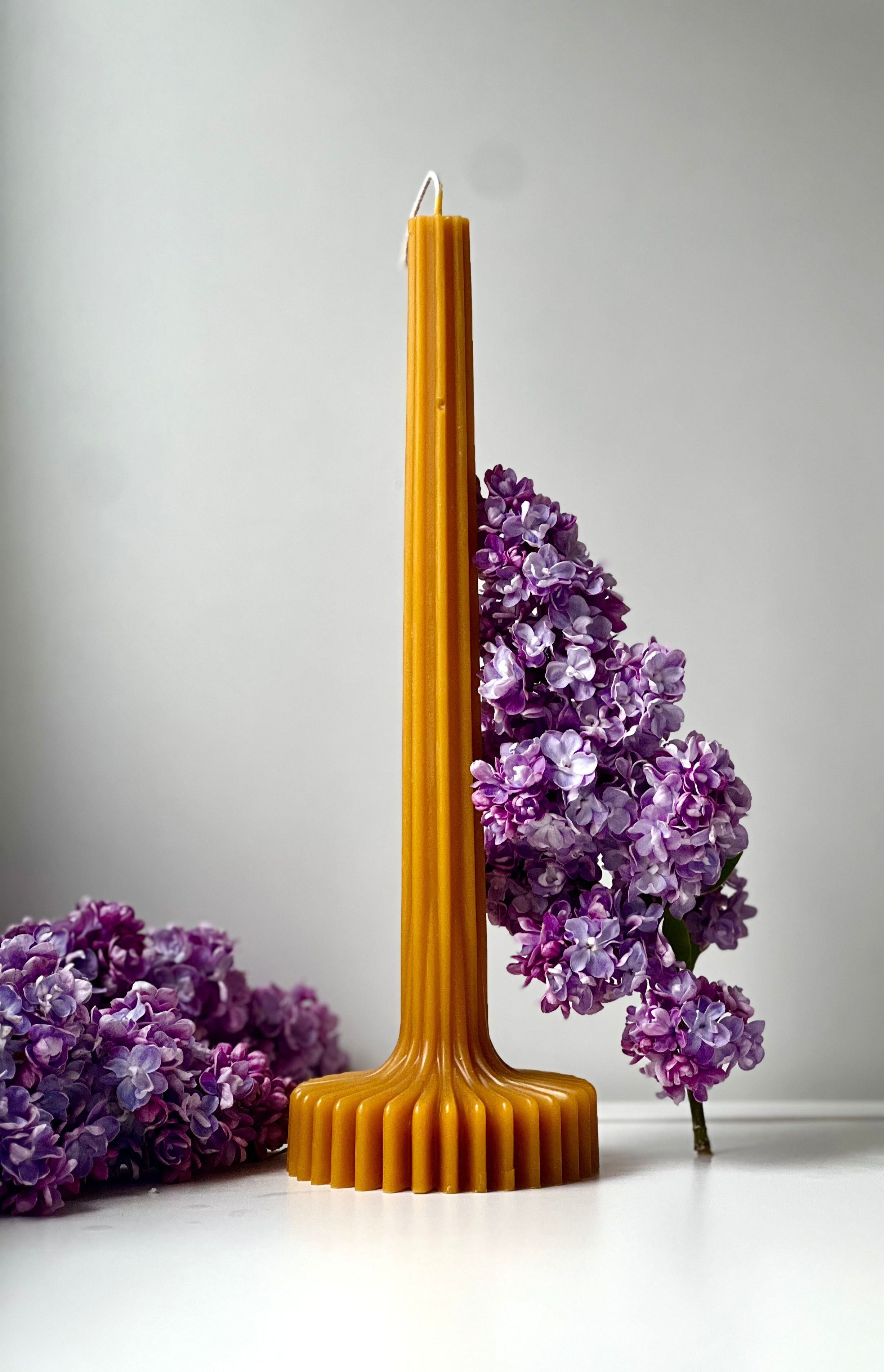 Beeswax candle BERLIN – Original beeswax – Hand-poured – For living rooms & decoration – 2 sizes