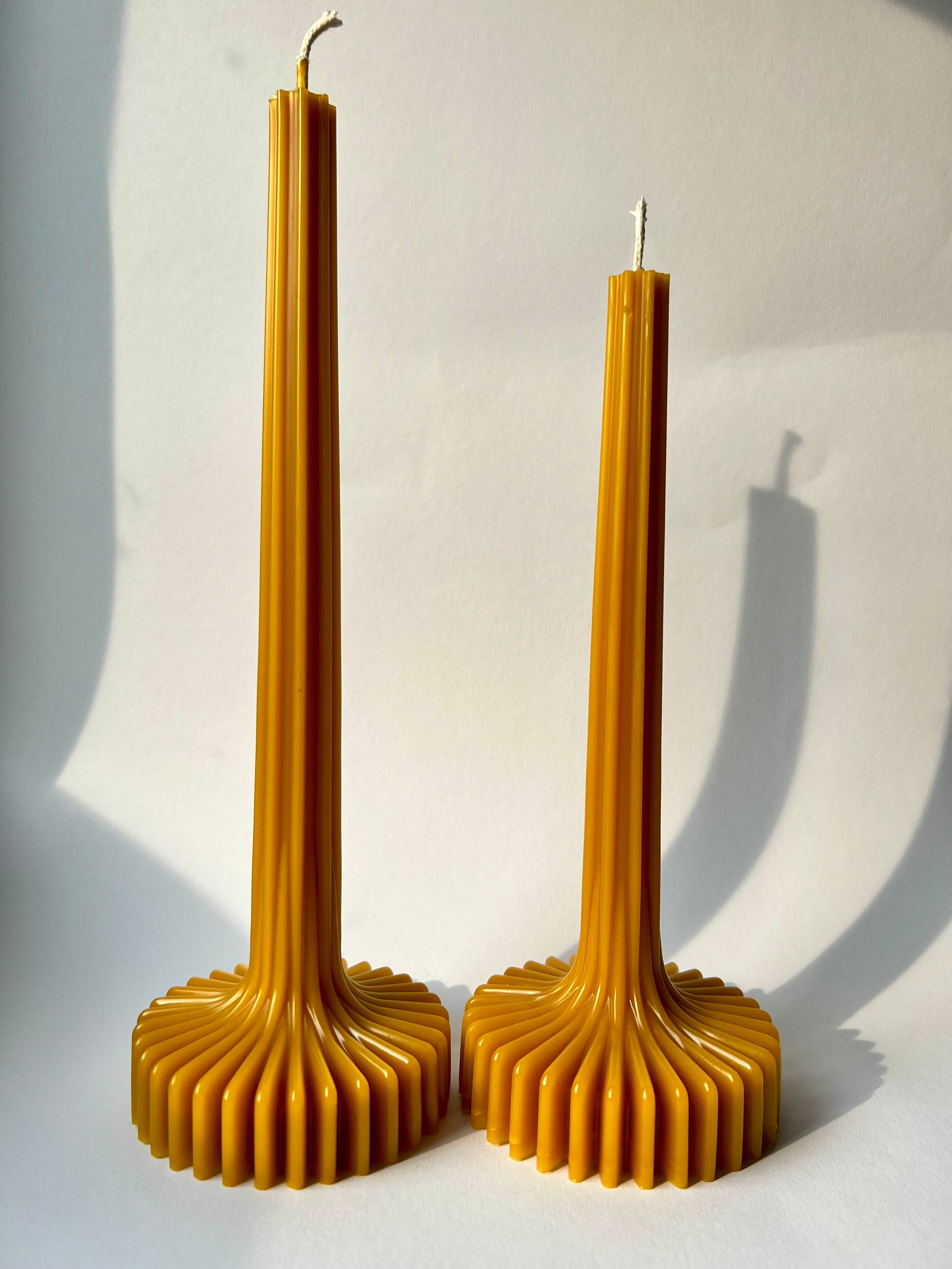 Beeswax candle BERLIN – Original beeswax – Hand-poured – For living rooms & decoration – 2 sizes