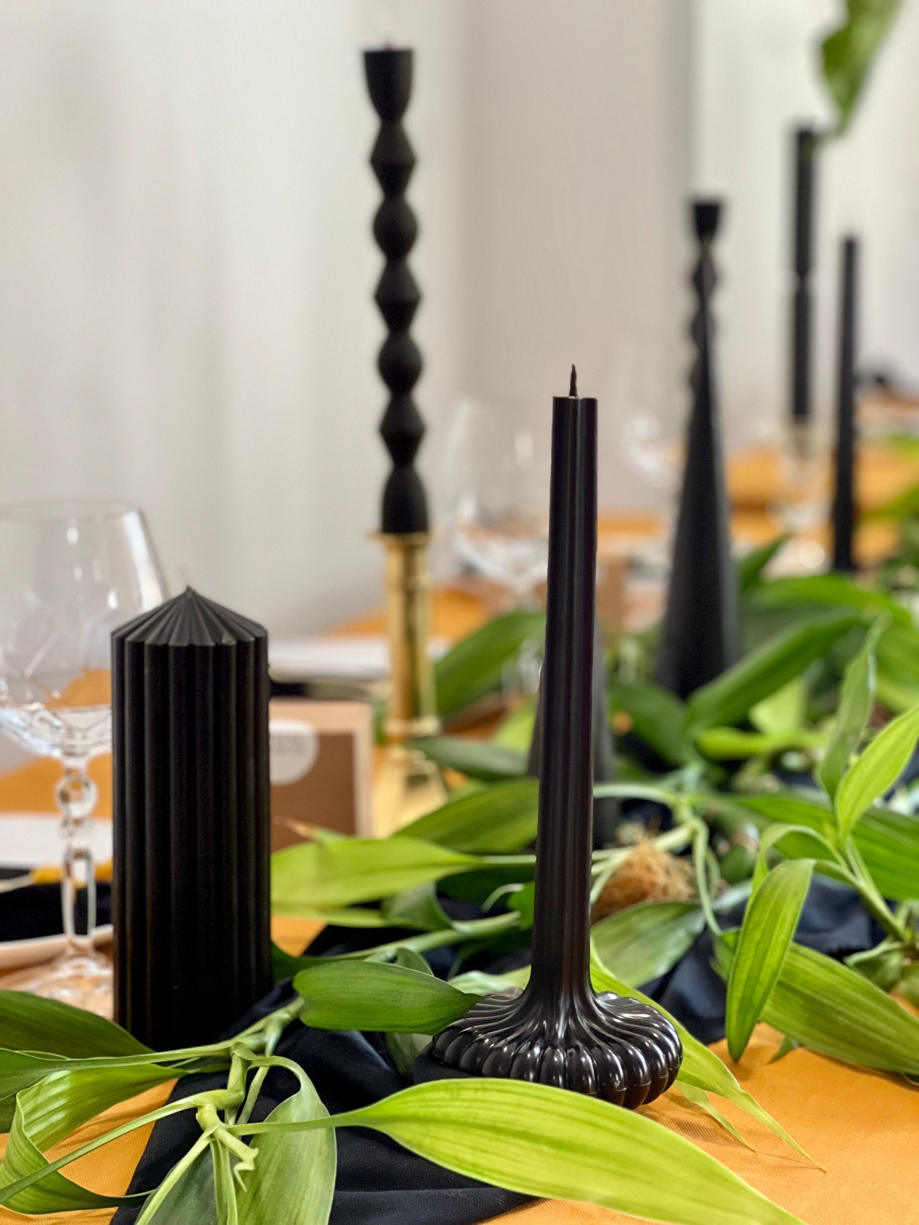 Beeswax candle PARIS – Black – Hand-poured – For living rooms & decoration – 2 sizes