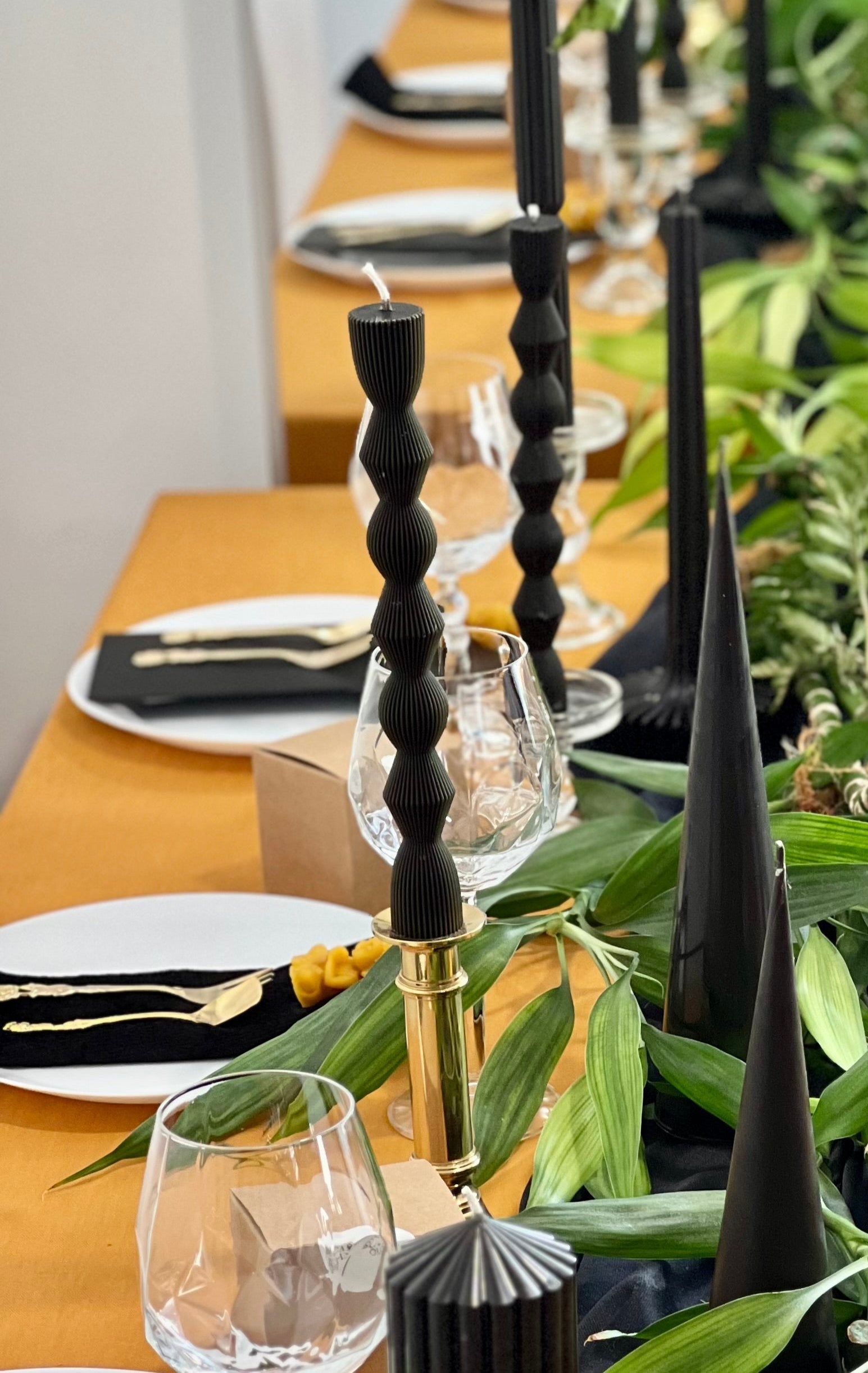 Beeswax candle MADRID – Black – Hand-poured – For living rooms & decoration – 2x or 4x set