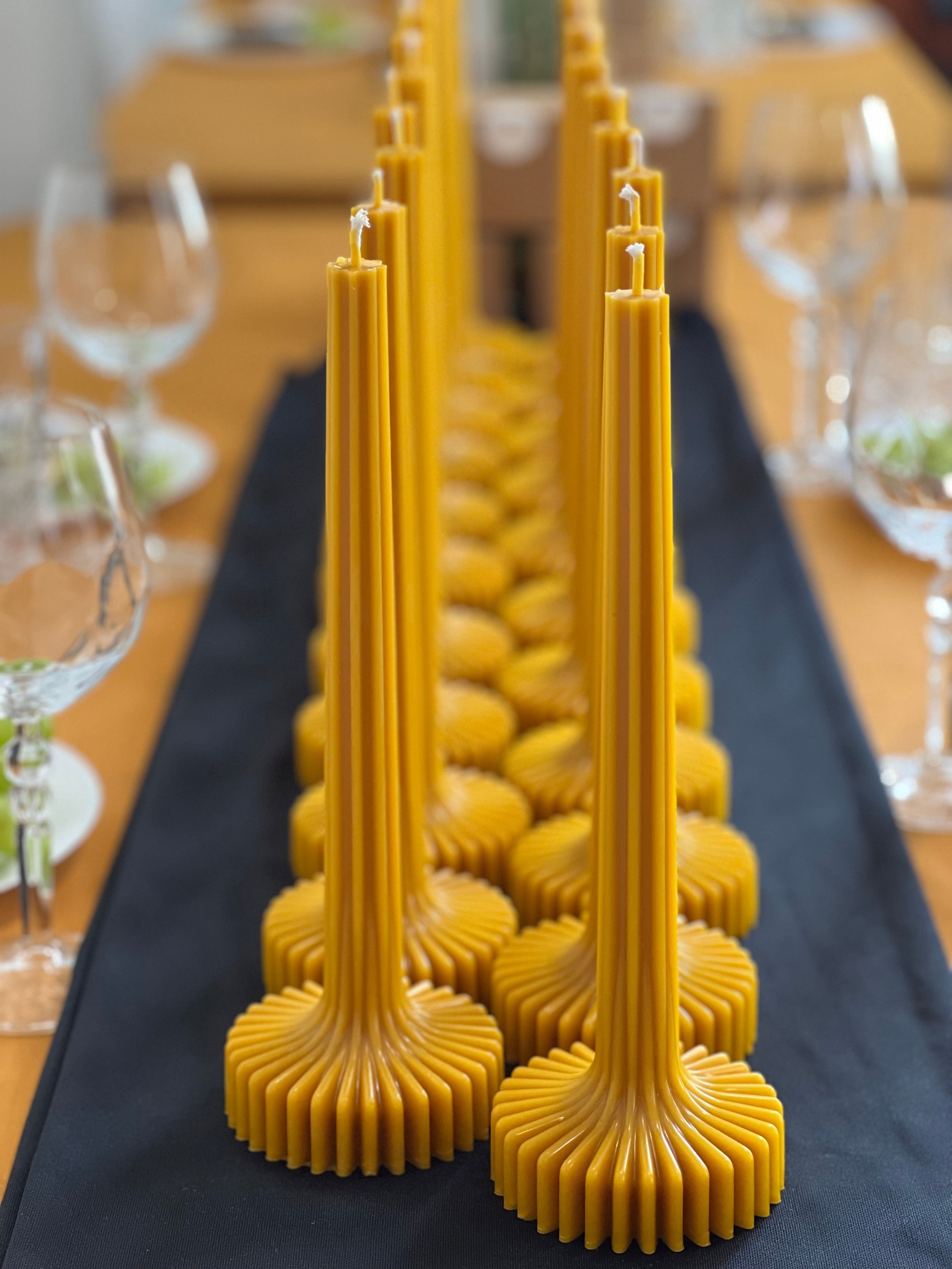 Beeswax candle BERLIN – Original beeswax – Hand-poured – For living rooms & decoration – 2 sizes