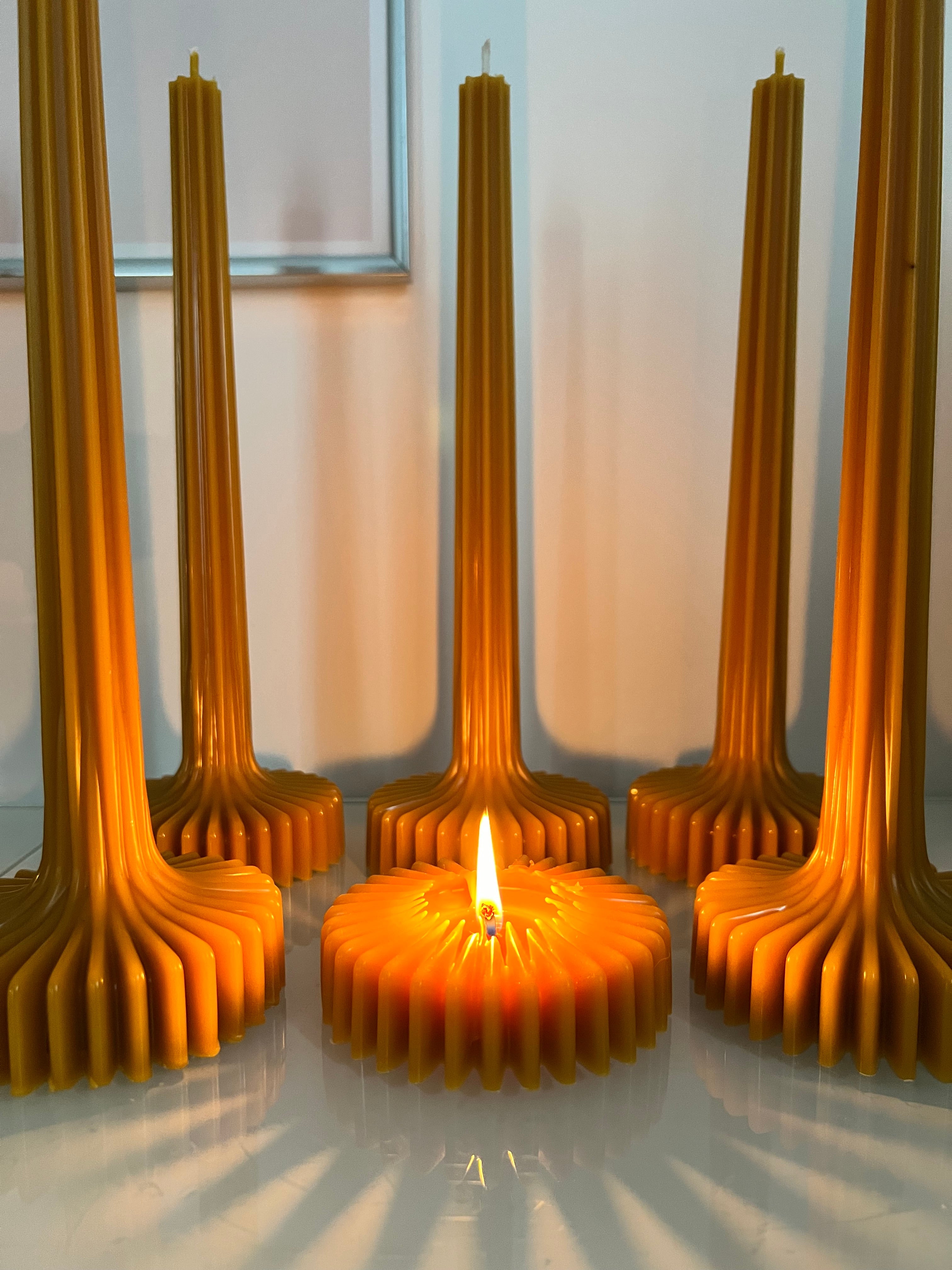 Beeswax candle BERLIN – Original beeswax – Hand-poured – For living rooms & decoration – 2 sizes