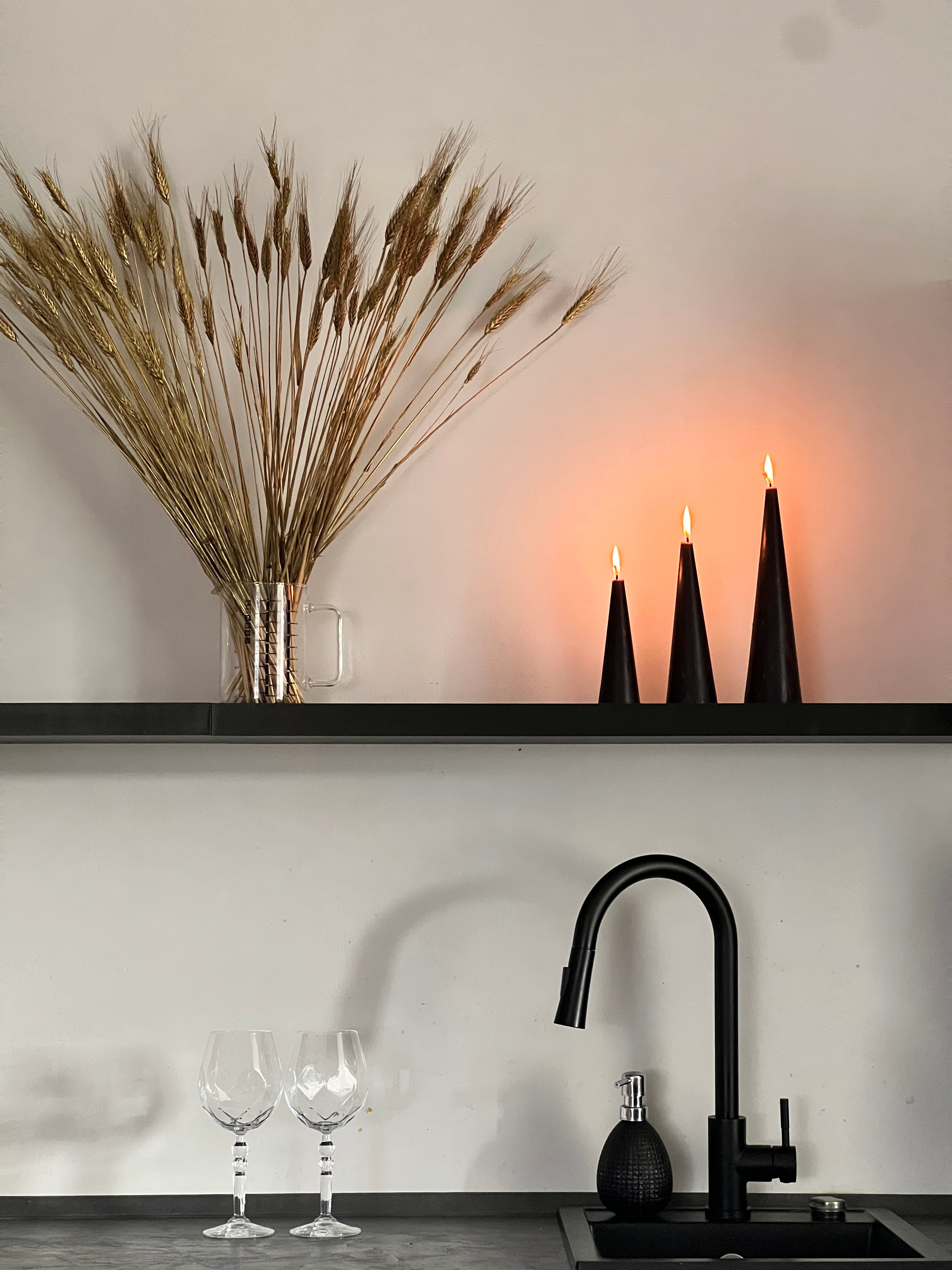 Beeswax candle ISTANBUL – Black – Hand-poured – For living rooms & decoration – 3 sizes