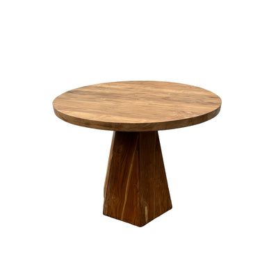 Round teak dining table: natural design and robust quality