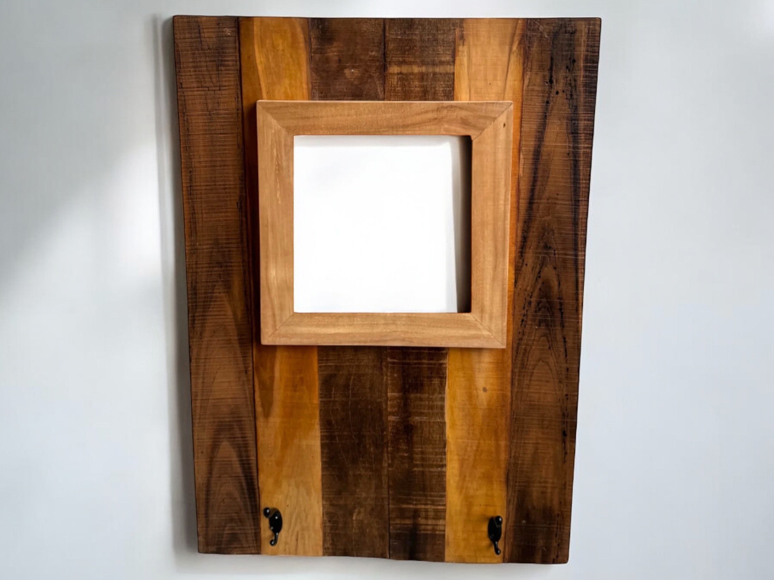 Wandgarderobe mit Spiegel - Integrierter Spiegel mit Zwei Haken – Modern aus Mahagoni und Teakholz – 70x50 cm - FaHome