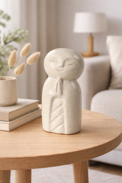 Jizo Figur – Garten Wohnzimmer Regal Deko – Wetterfest – Steinoptik Skulptur Zen Mönch hell – 21x9x10 cm