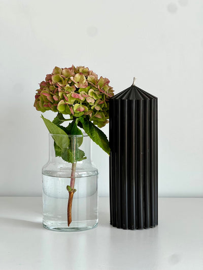Bougie en cire d'abeille LONDRES – Noire – Édition limitée – Coulée à la main – Pour salons et décoration – 20 x 7 cm
