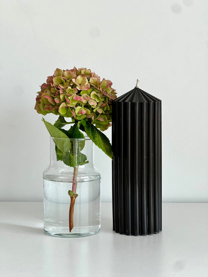 Bienenwachskerze LONDON – Schwarz – Limitierte Edition – Handgegossen – Für Wohnräume & Dekoration – 20x7 cm