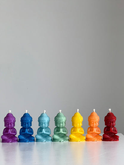 Bienenwachskerzen Buddha – 7er Set in Chakra-Farben – Handgegossen – Für Wohnzimmer, Schlafzimmer & Meditationsräume – 6x3,5 cm