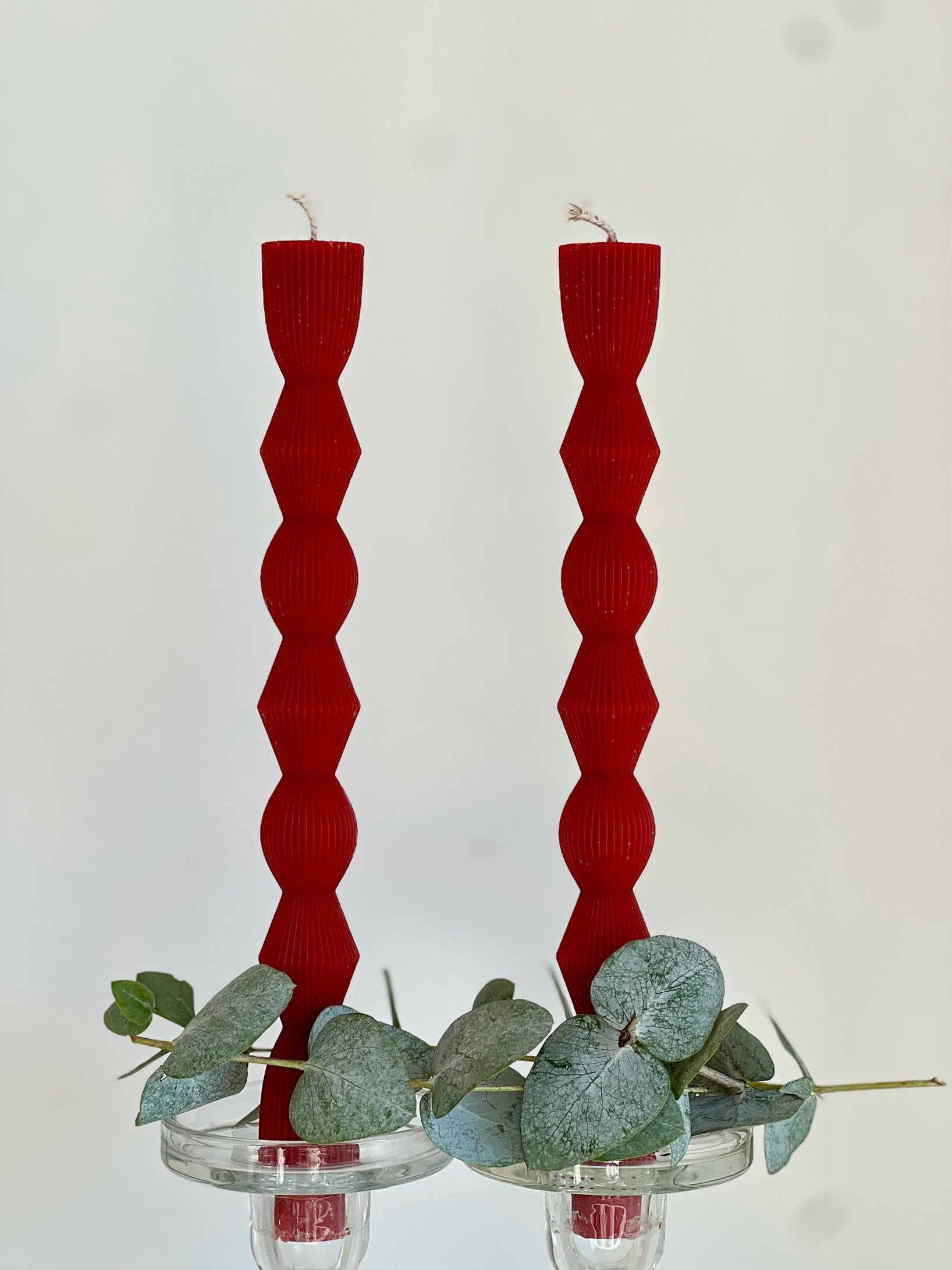 Beeswax Candle MADRID – Red – Hand-poured – For Living Rooms &amp; Decoration – Set of 2 or 4